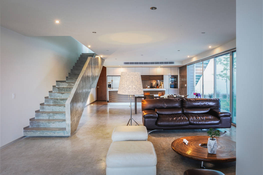 IPE HOUSE P+0 Arquitectura モダンデザインの リビング