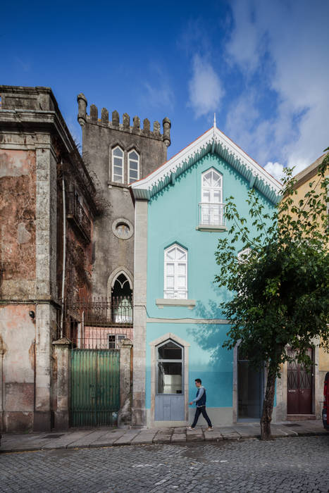 The Three Cusps Chalet, Tiago do Vale Arquitectos Tiago do Vale Arquitectos Eclectic style houses