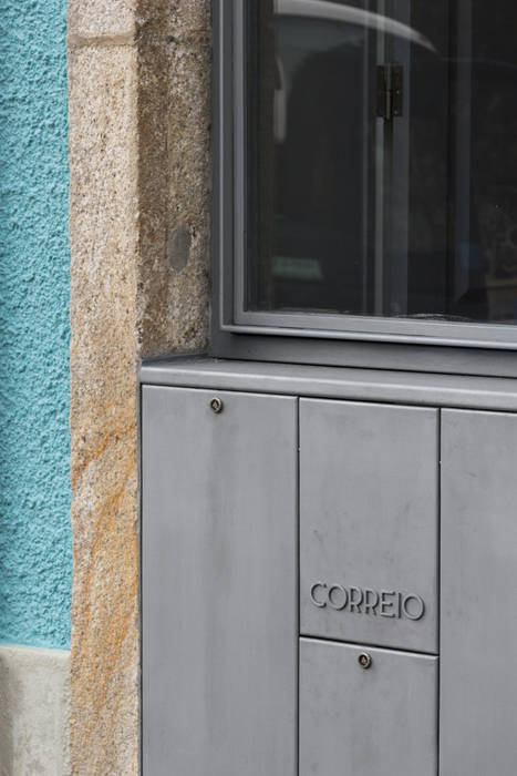 The Three Cusps Chalet Eclectic windows & doors by Tiago do Vale Arquitectos Eclectic