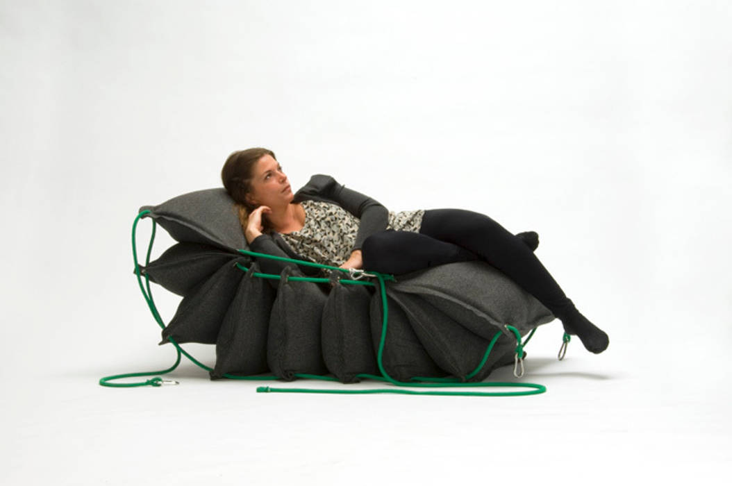 Caterpillar, Lisa Koller Lisa Koller Salones de estilo ecléctico Sofás y sillones