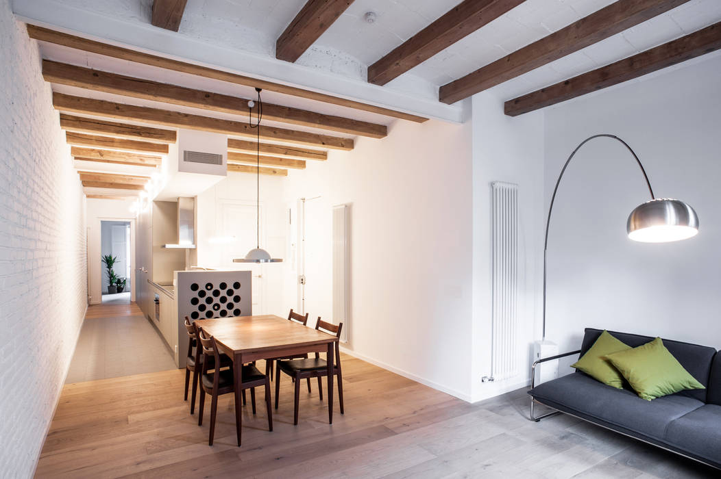 REFORMA INTEGRAL E INTERIORISMO DE PISO PASANTE DEL EIXAMPLE DE BARCELONA, M2ARQUITECTURA M2ARQUITECTURA Living room