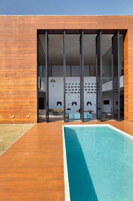 LA HOUSE STUDIO GUILHERME TORRES Piscinas modernas