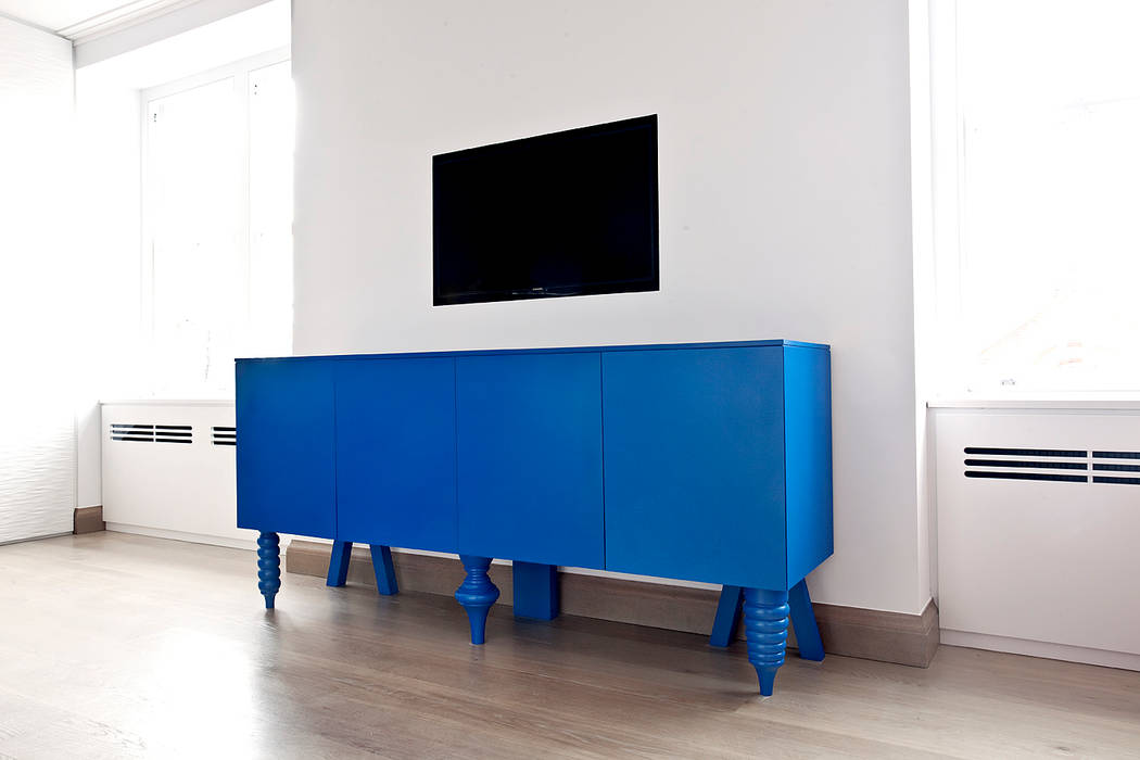 Furniture Roselind Wilson Design Dormitorios de estilo moderno tv,kids' room,blue stand,interior design