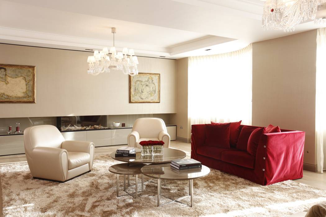 Living Room Roselind Wilson Design Salas de estar modernas living room,red sofa,cream cofa,chandelier,contemporary