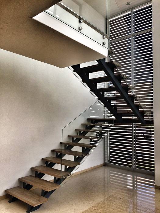 Casa Jurica, REM Arquitectos REM Arquitectos Modern corridor, hallway & stairs