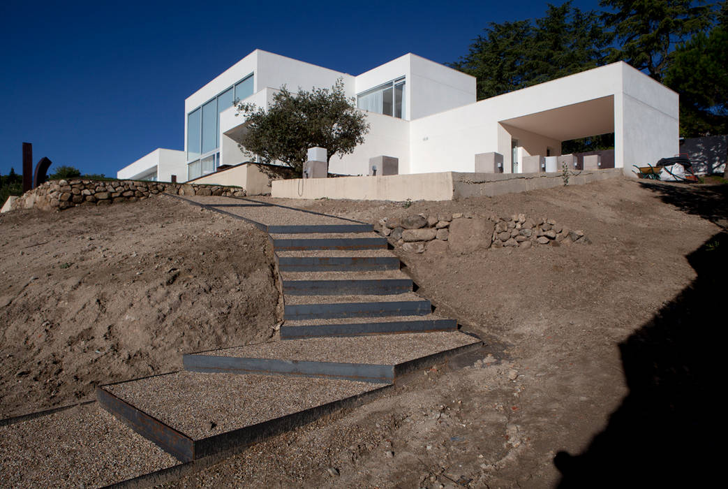 CASA EN EL LAGO LOS PEÑASCALES, POMBO ESTUDIO POMBO ESTUDIO Espacios