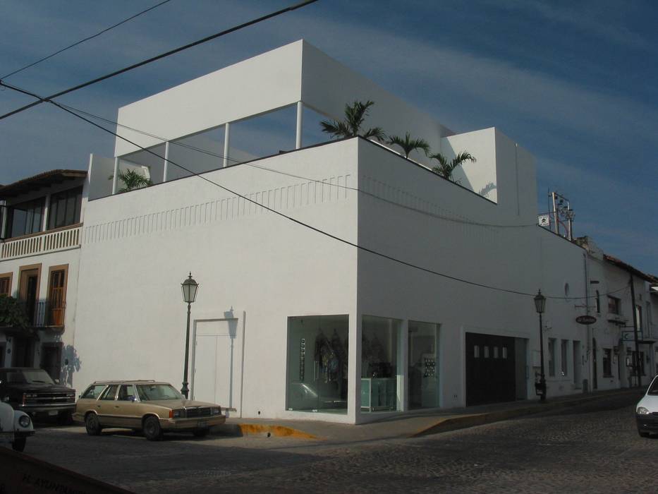 Fachada de la esquina Taller Luis Esquinca Centros comerciales de estilo minimalista Bares y discotecas