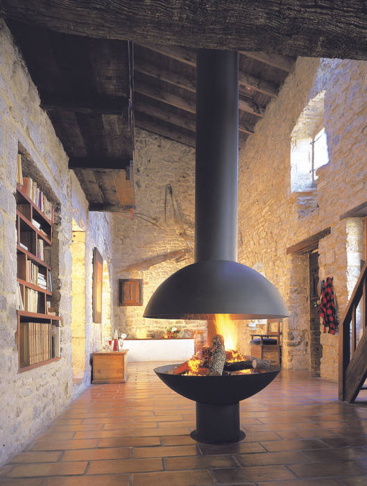 homify Salones modernos Chimeneas y accesorios