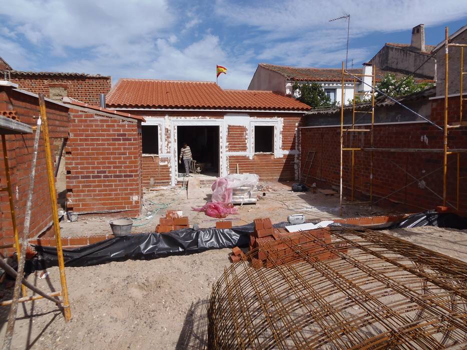 VIVIENDA UNIFAMILIAR NUEVA EN ALCAÑIZO, TU REFORMA EN MADRID TU REFORMA EN MADRID Casas de estilo rústico