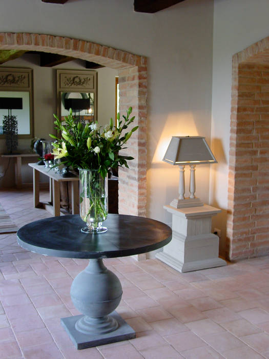 Entrance Hall In an Italian Villa Clifford Interiors 廚房室 洗手台與水龍頭