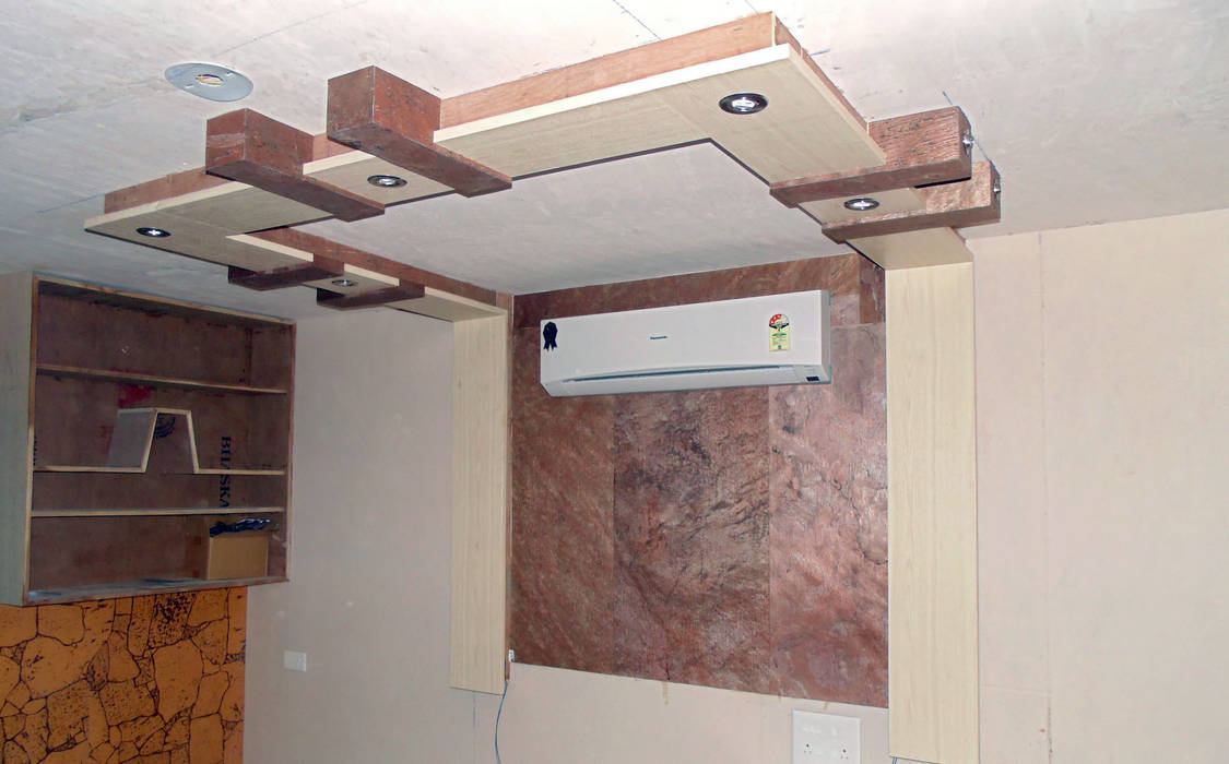 Wooden Films On Plaster Of Paris Ceiling With Designer