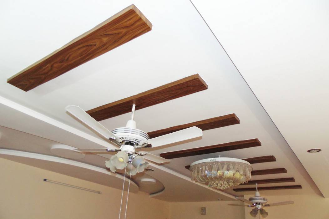 Wooden Films On Plaster Of Paris Ceiling With Designer