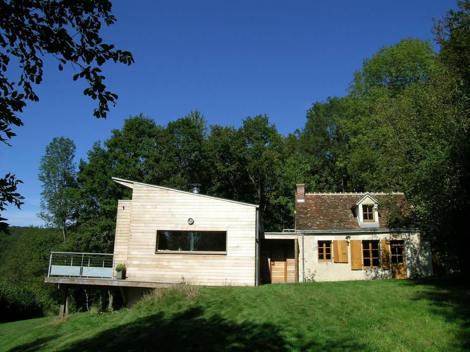 Extension d'une maison forestière dans le Perche, L'établi L'établi Maisons modernes