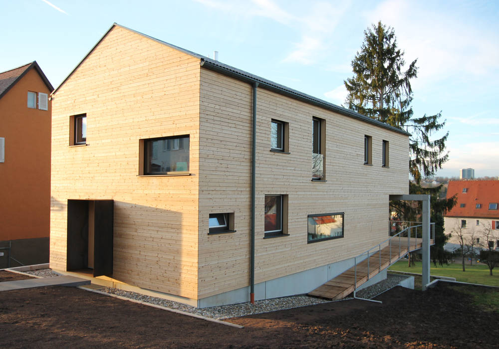 Langhaus, Udo Ziegler | Architekten Udo Ziegler | Architekten Moderne Häuser Himmel,Wolke,Anlage,Fenster,Gebäude,Leuchte,Baum,Holz,Grundstück,Haus