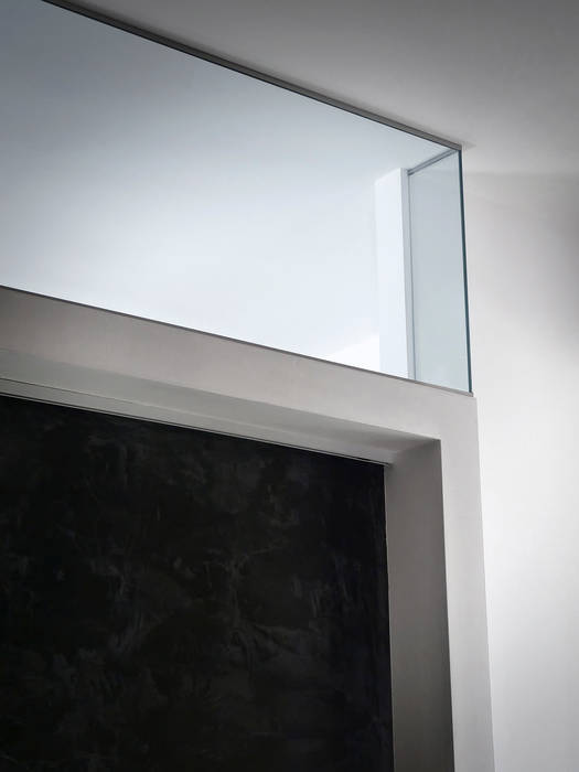 Particolare della vetrata della cucina Studio 4e Ingresso, Corridoio & Scale in stile minimalista