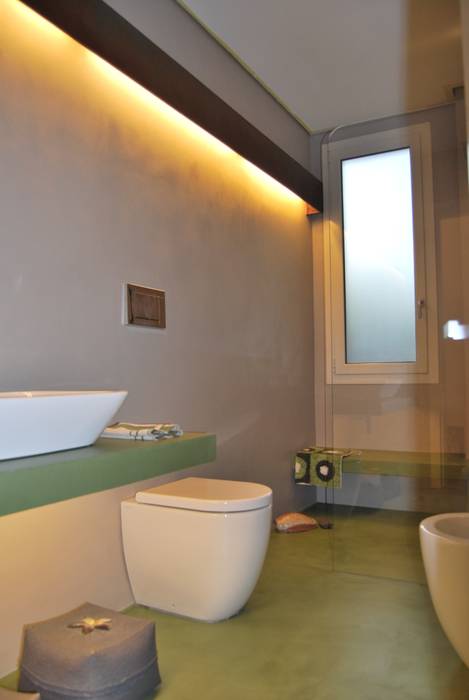 M+C: L'arte dentro casa, Architetto Francesco Franchini Architetto Francesco Franchini Case moderne Apparecchio idraulico,apparecchio,Specchio,Vasca da bagno,Bagno,Edificio,Di legno,Viola,Toilette,Interior design