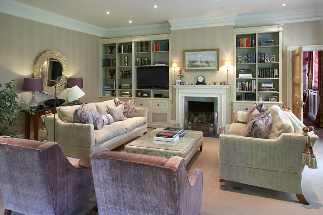 Sitting Room in pastel shades Barkers Interiors Salas de estar clássicas