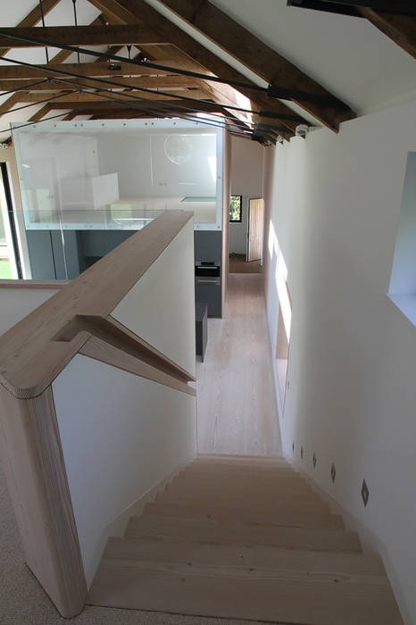 M House, JAMIE FALLA JAMIE FALLA Коридор, прихожая и лестница в модерн стиле Дерево Эффект древесины