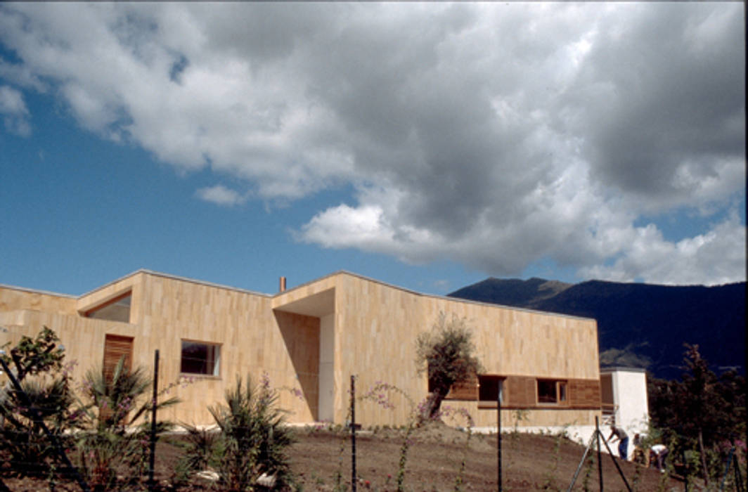 Casa Z Urbanización 'La Zagaleta', Rojo / Fernandez-Shaw Rojo / Fernandez-Shaw Casas de estilo mediterráneo