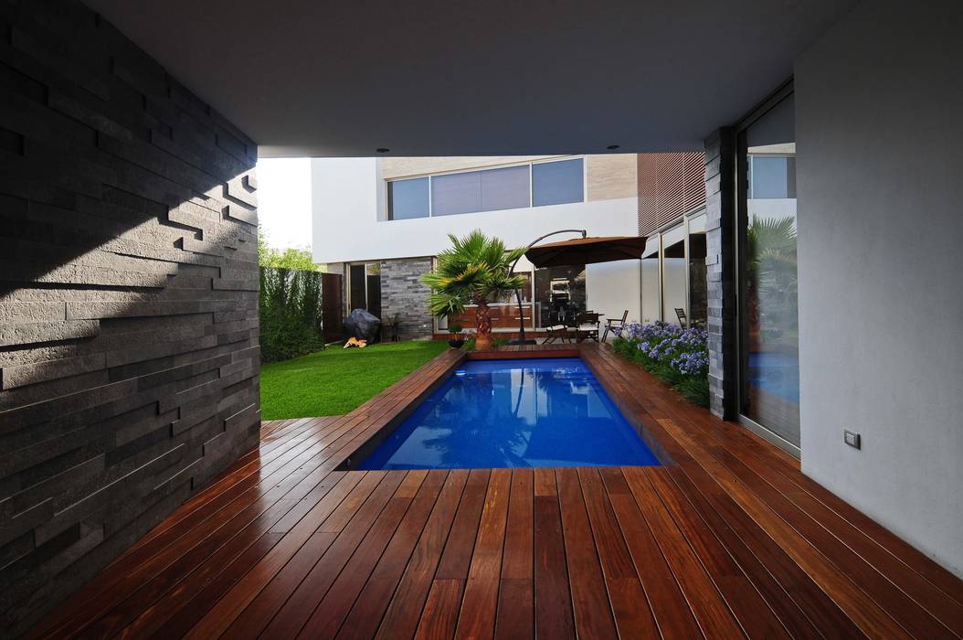 Casa EV, ze|arquitectura ze|arquitectura Piscinas de estilo moderno