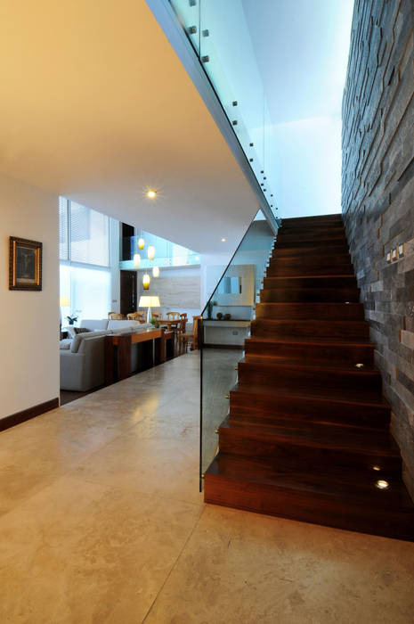 Casa EV, ze|arquitectura ze|arquitectura Modern corridor, hallway & stairs