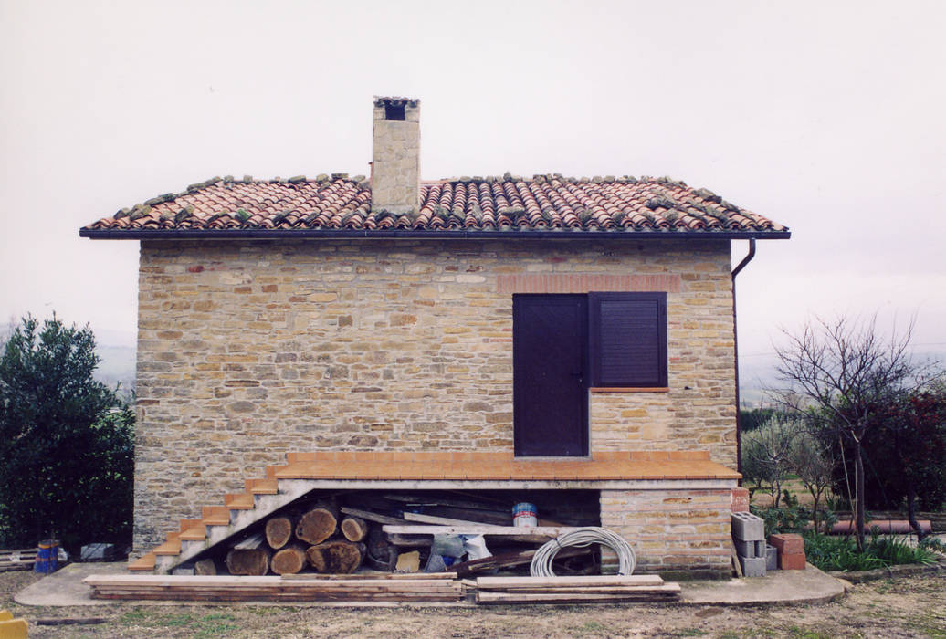 Ristrutturazione casa A - F. Da edificio rurale a dependance., Marco Turchi Marco Turchi