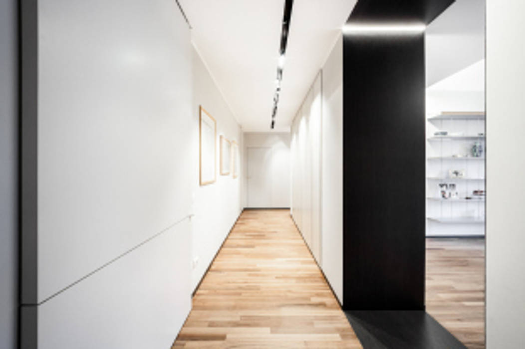 light grey 23bassi studio di architettura Ingresso, Corridoio & Scale in stile minimalista