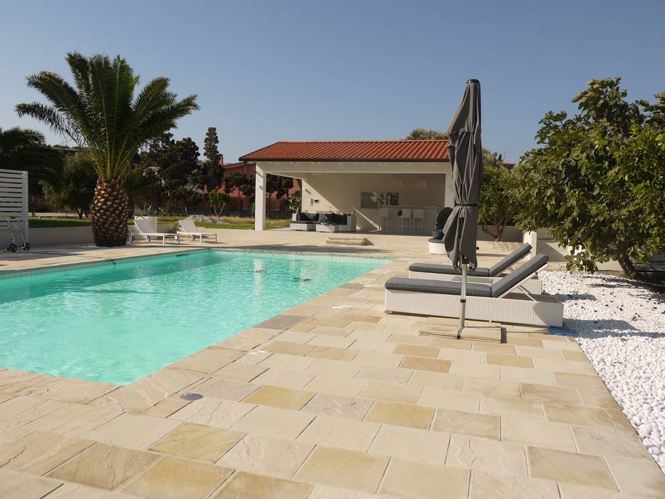 Moderna Villa con piscina su due piani di 300 mq, pucci+saladino architects pucci+saladino architects Interior garden Interior landscaping