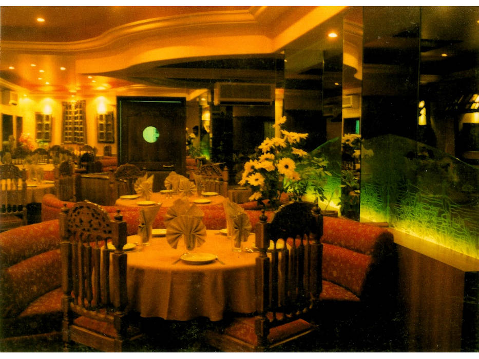 Restaurant in Bhuj, Design Kkarma (India) Design Kkarma (India) Commercial spaces