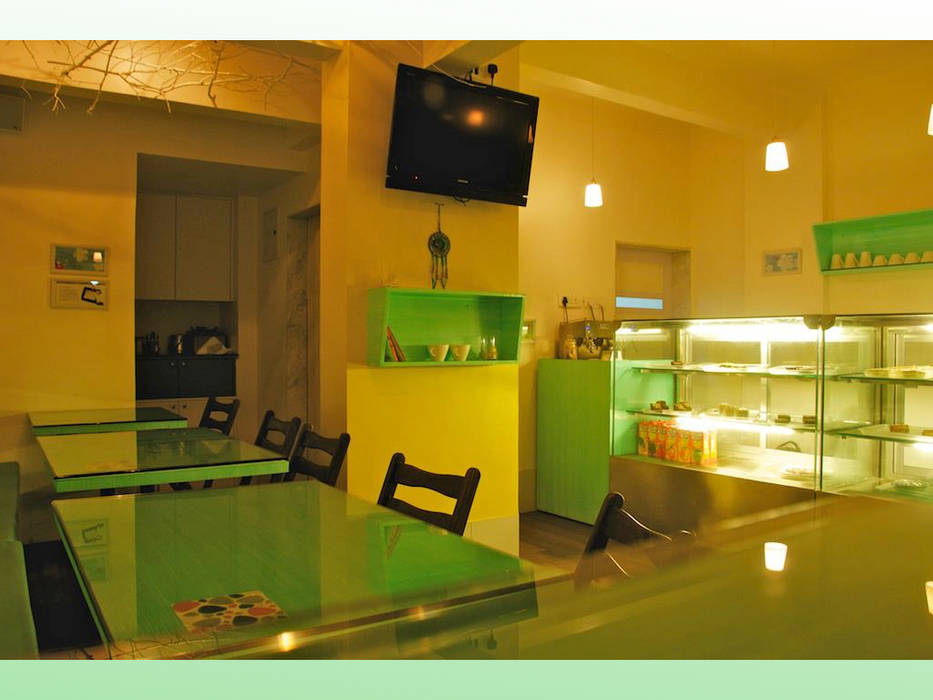 Yellow Tree Cafe at Lokhandwala, Design Kkarma (India) Design Kkarma (India) Commercial spaces Gastronomy