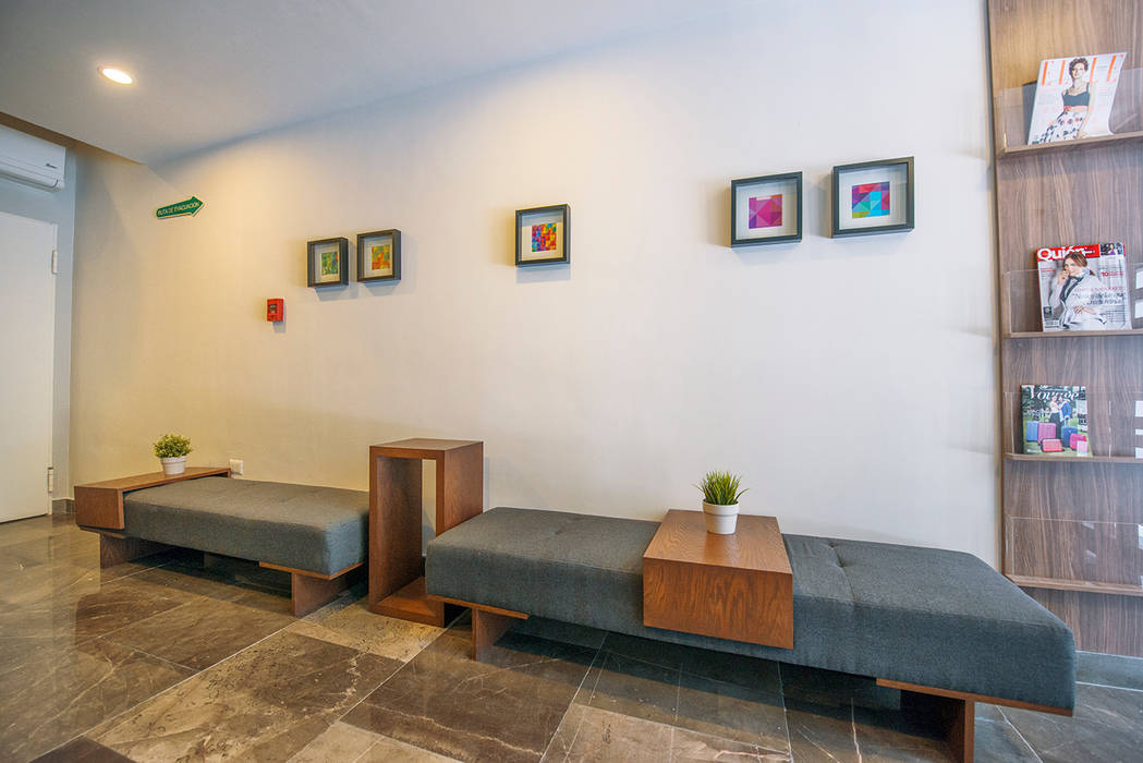 VIA CORDILLERA (DESARROLLOS DELTA), Estudio Tanguma Estudio Tanguma Modern corridor, hallway & stairs Seating