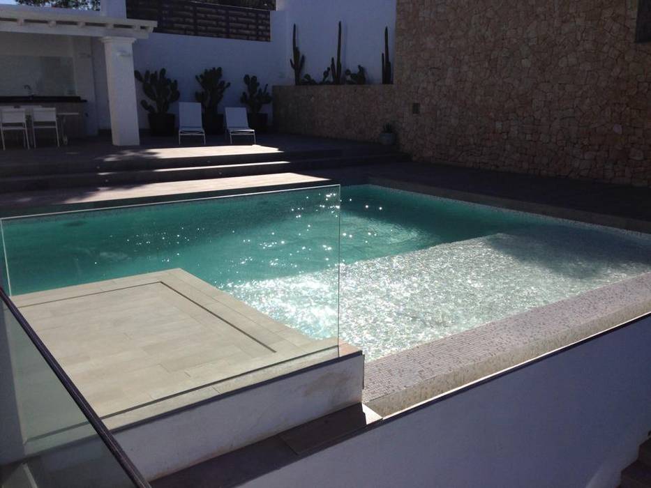 Reforma y ampliación de una vivienda unifamiliar en Ibiza, Ivan Torres Architects Ivan Torres Architects สระว่ายน้ำ
