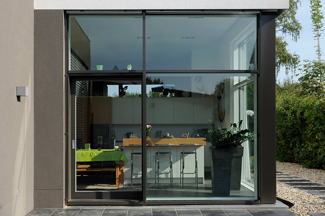 Einfamilienhaus mit Einliegerwohnung in Freising, Herzog-Architektur Herzog-Architektur Moderne Fenster & Türen