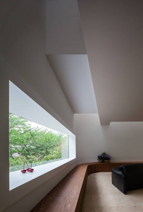 House for green,breeze and light, Yaita and Associaes Yaita and Associaes モダンな 窓&ドア 工場,フィクスチャ,木,シェード,建築,インテリア・デザイン,材料特性,フローリング,不動産,広葉樹