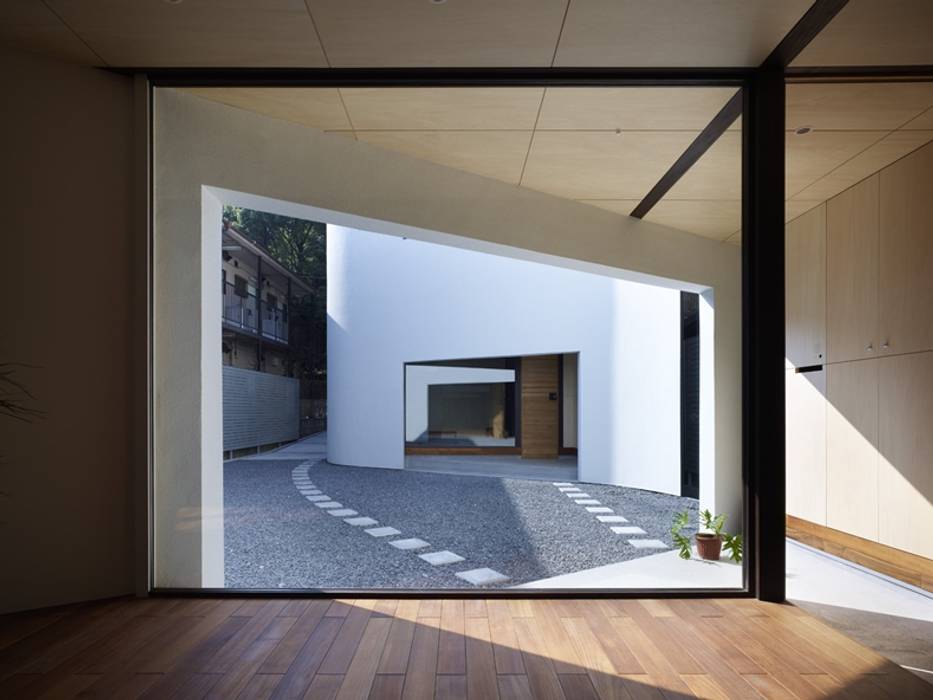 A House Made of Two, Naf Architect & Design Naf Architect & Design モダンな 家