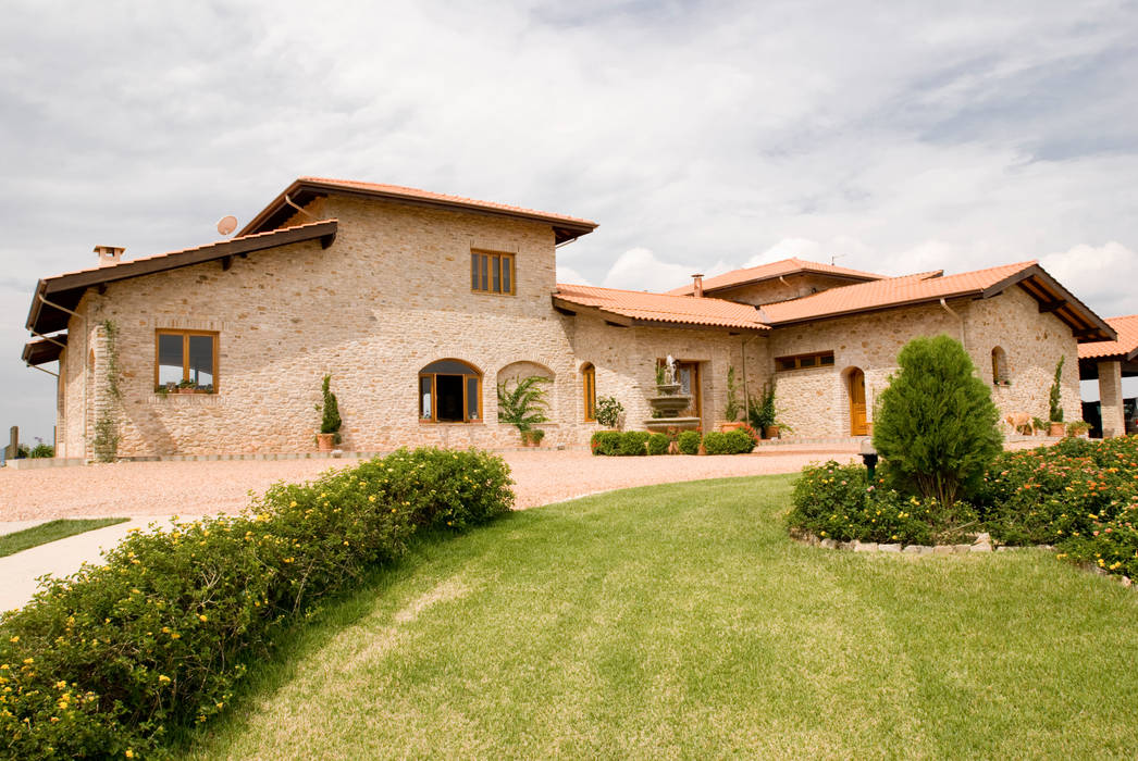 Casa Toscana em Serra Negra, Tikkanen arquitetura Tikkanen arquitetura Дома в стиле кантри