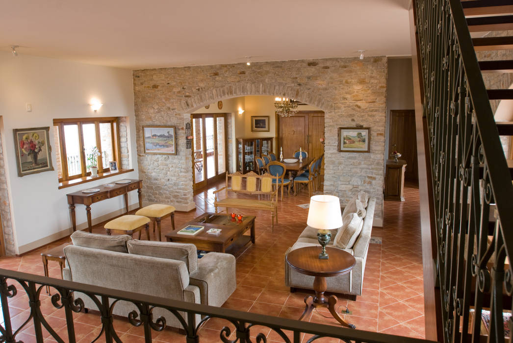 Casa Toscana em Serra Negra, Tikkanen arquitetura Tikkanen arquitetura Country style living room