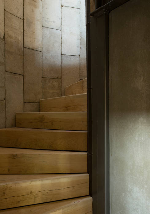 Feering Bury Farm Barn , Hudson Architects Hudson Architects Industrial style corridor, hallway and stairs