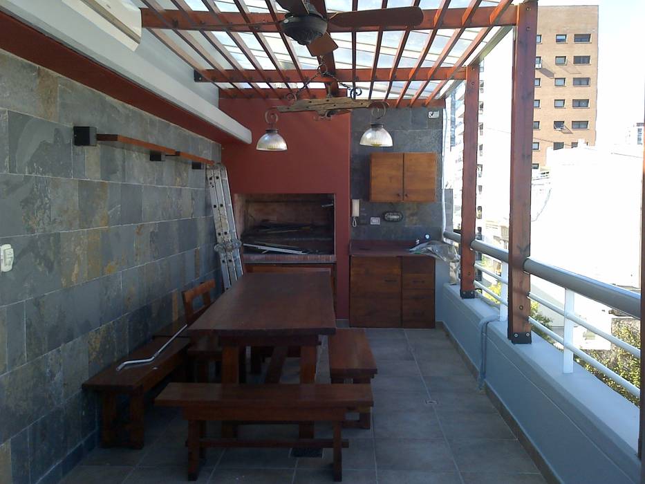 realizacion de quincho en terraza departamento, Remodelaciones SF Remodelaciones SF Rustieke balkons, veranda's en terrassen