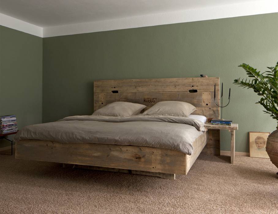 homify Rustic style bedroom Wood Wood effect Beds & headboards