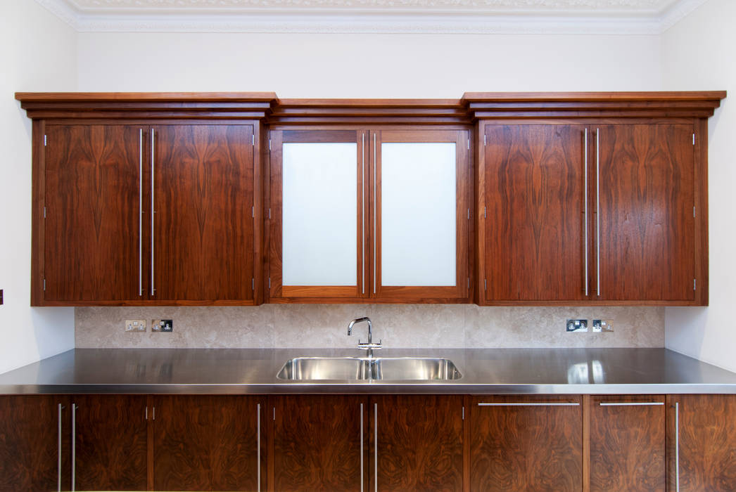 American Black Walnut Kitchen designed and made by Tim Wood Tim Wood Limited مطبخ