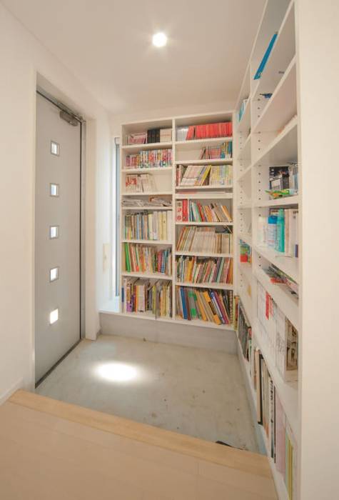 中庭のある家, Ａ-ｂｏｘ設計室 Ａ-ｂｏｘ設計室 Modern Corridor, Hallway and Staircase