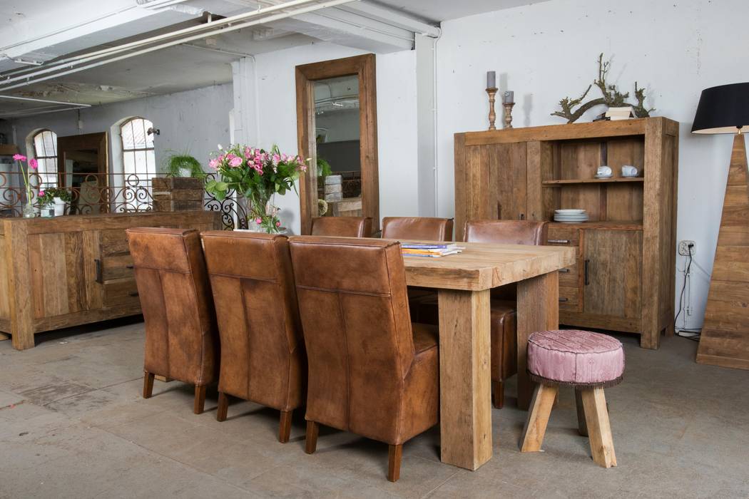 Mooie teakhouten eetkamertafel en comfortabele stoelen van teak &amp; wood