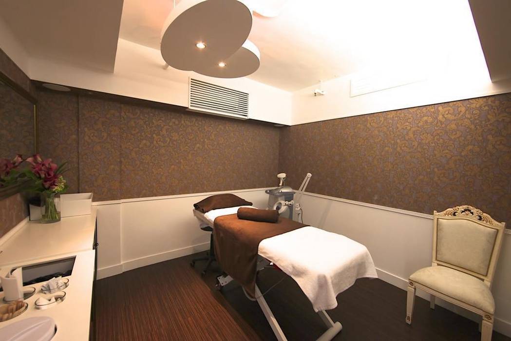 Waxing and facial treatment room Oui3 International Limited Commercial spaces Offices & stores