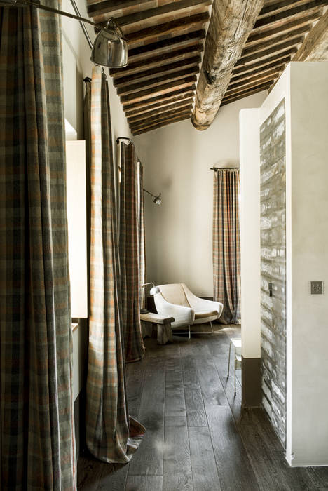 Une Villa Qui a des Inspirations Italienne: Toscane, dmesure dmesure Mediterranean corridor, hallway & stairs