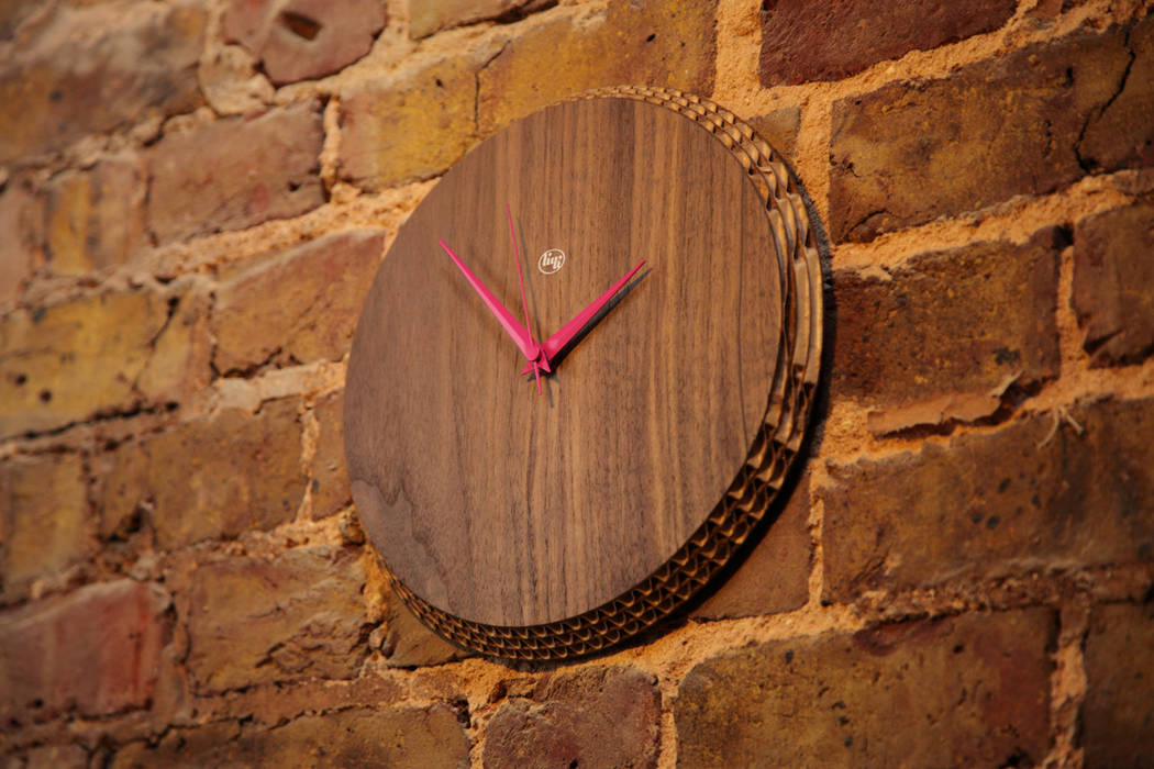 Edge Clock Walnut - Pink homify 모던스타일 주택 가정 용품