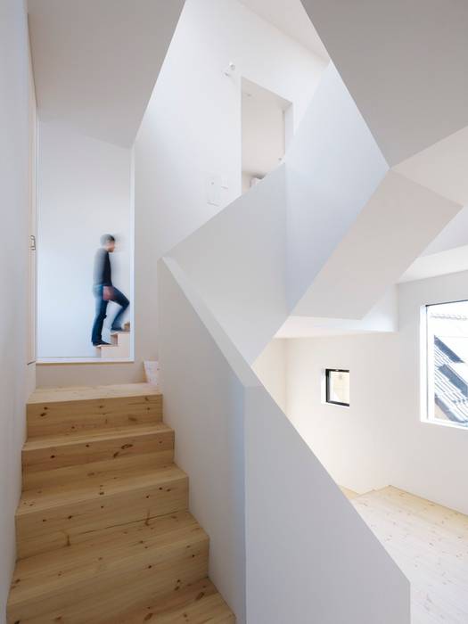 青戸の住宅, ハイランドデザイン一級建築士事務所 ハイランドデザイン一級建築士事務所 Minimalist corridor, hallway & stairs