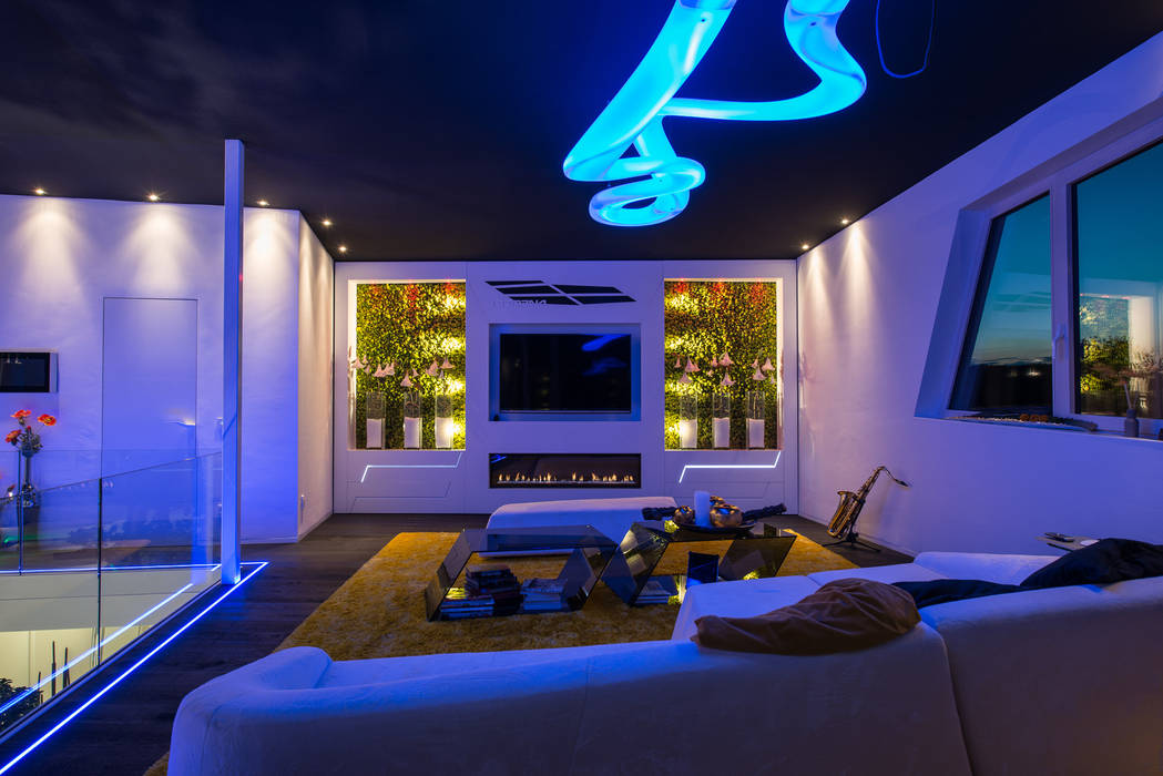 Modernes Wohnzimmerdesign mit LED und Gaskamin homify Moderne Wohnzimmer