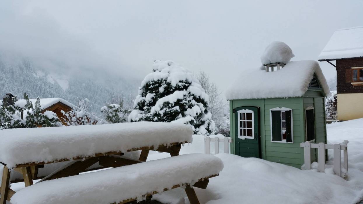 Children's Playhouse Deep Winter Snow Selwood Products Ltd Klasyczny ogród