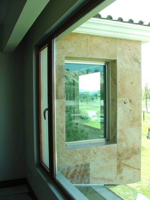 Interiores en Madera exterior Aluminio, Multivi Multivi Moderne Fenster & Türen